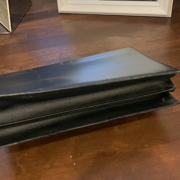 Montblanc leather briefcase with silver clasp and pockets inside - Picture 4 of 10